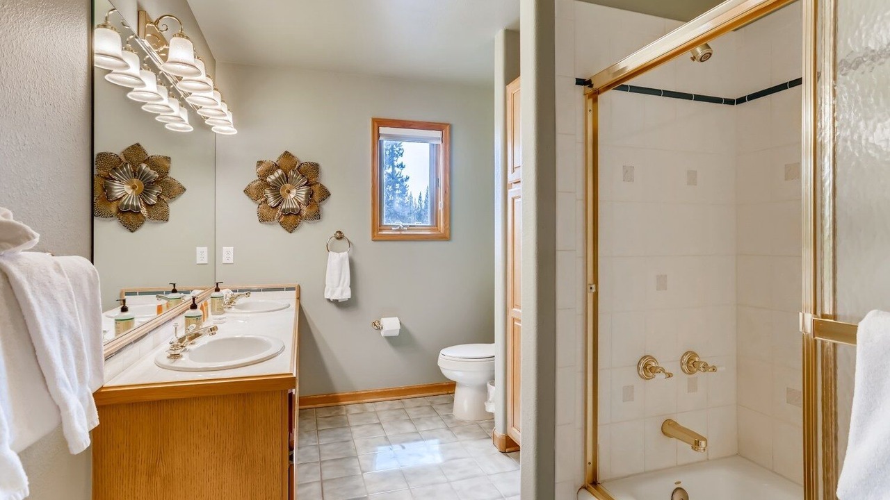 Photo of Bathroom in Three Peaks