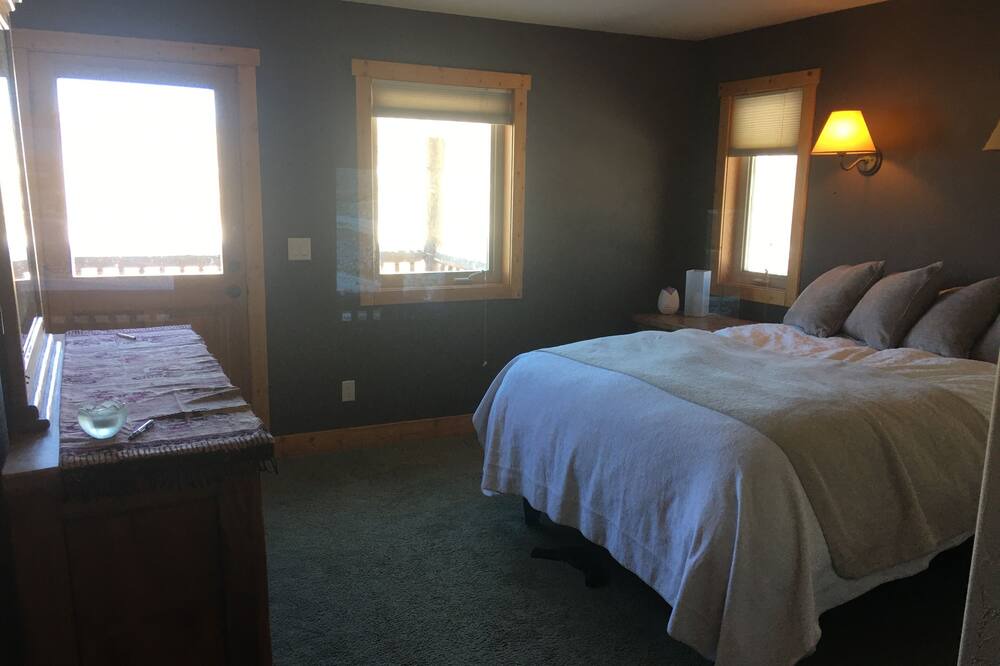 Photo of Bedroom in Oak Creek