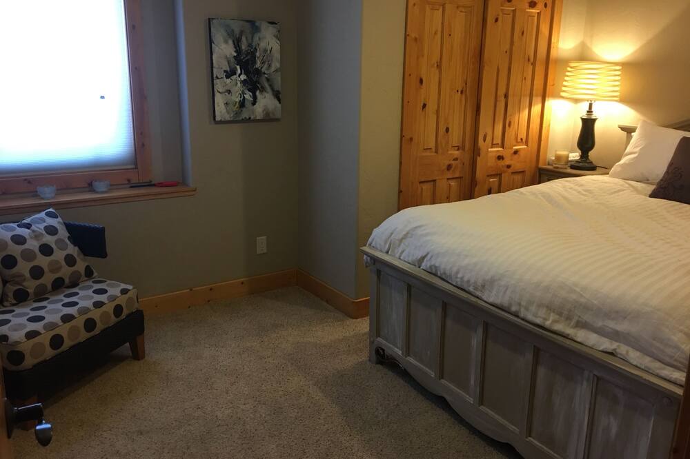 Photo of Bedroom in Oak Creek