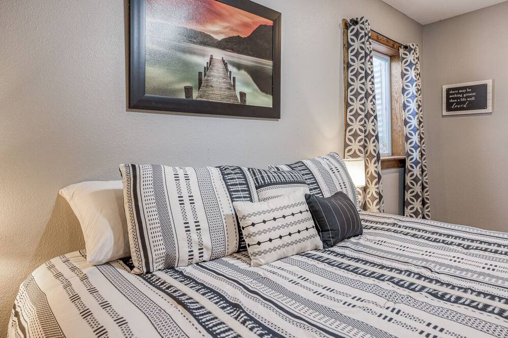 Photo of Bedroom in Wea