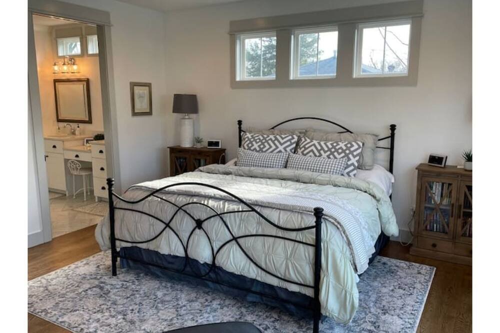 Photo of Bedroom in Broken Arrow