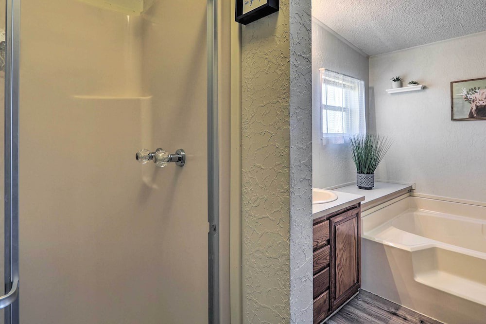 Photo of Bathroom in Wa Keeney