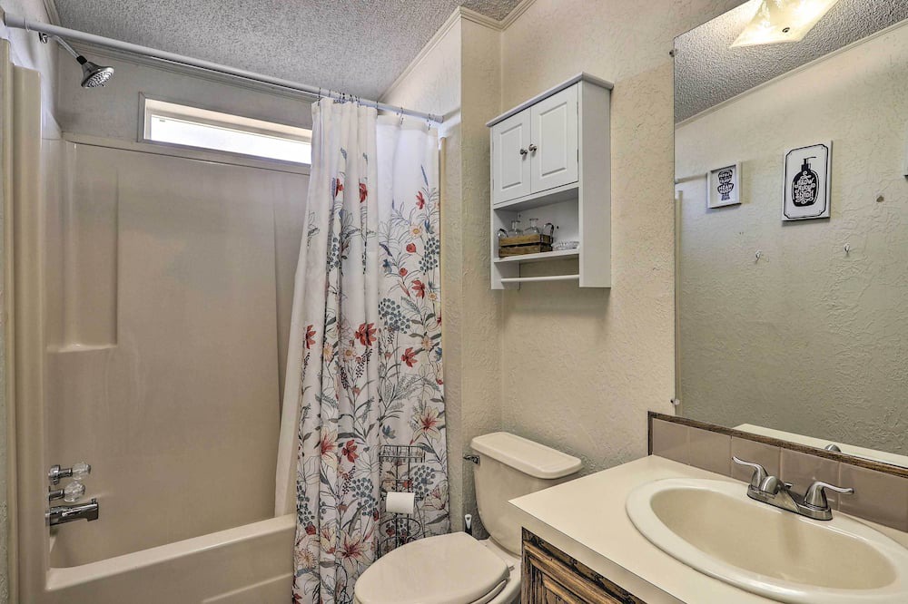 Photo of Bathroom in Wa Keeney