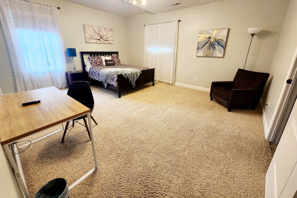 Photo of Bedroom in Hale