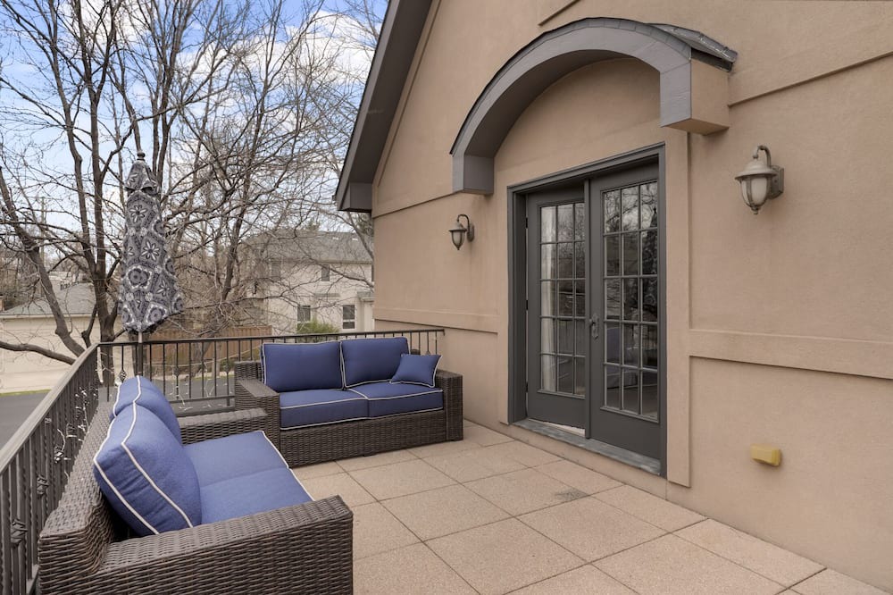 Photo of Patio Balcony in Hale