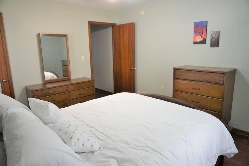 Photo of Bedroom in Aksarben - Elmwood Park