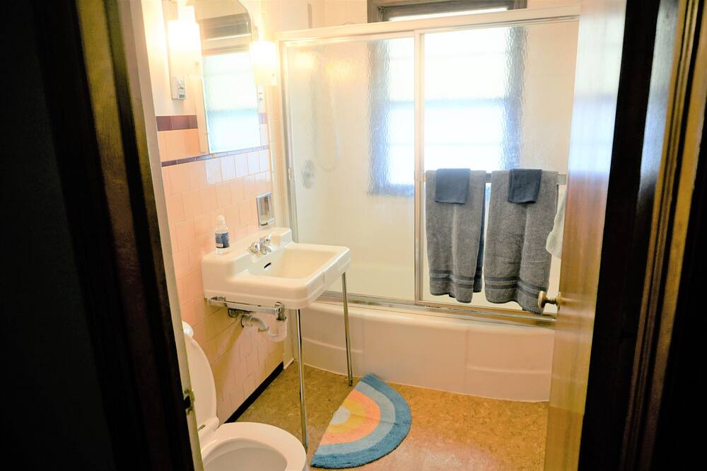Photo of Bathroom in Aksarben - Elmwood Park