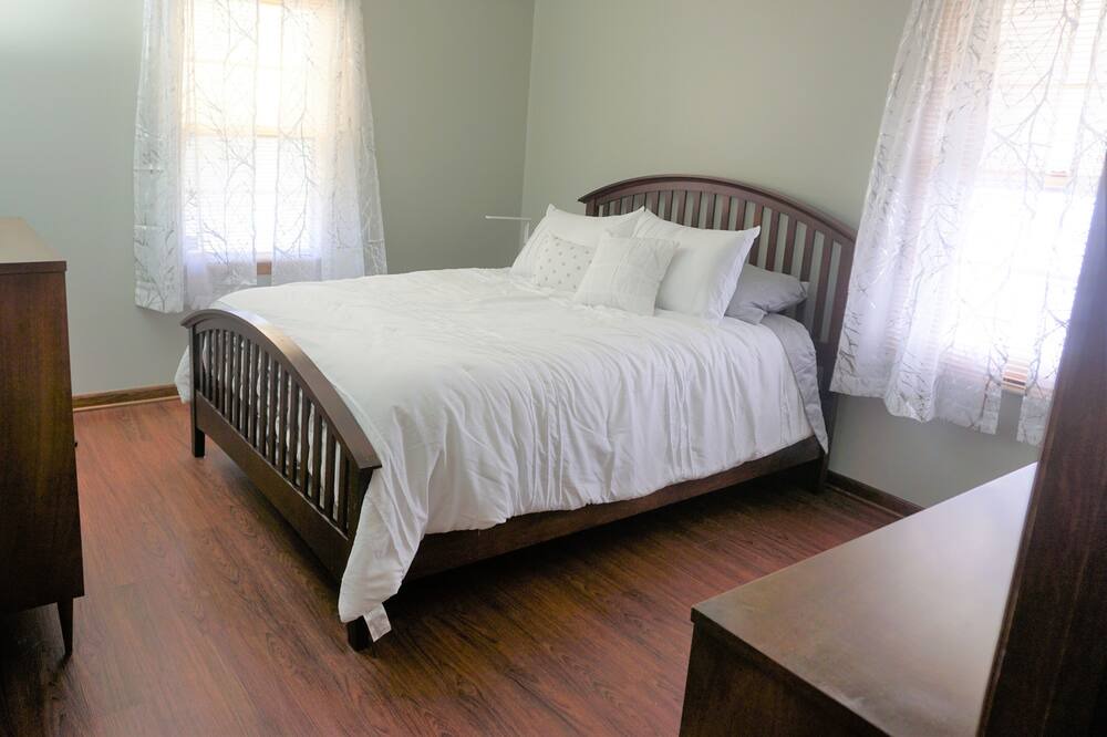 Photo of Bedroom in Aksarben - Elmwood Park
