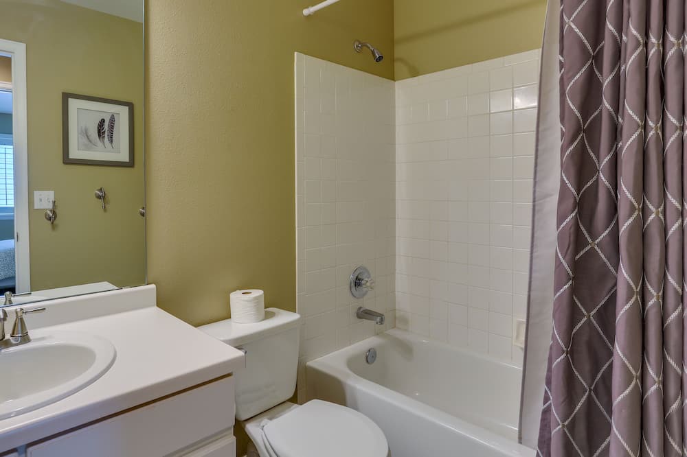 Photo of Bathroom in Stonegate