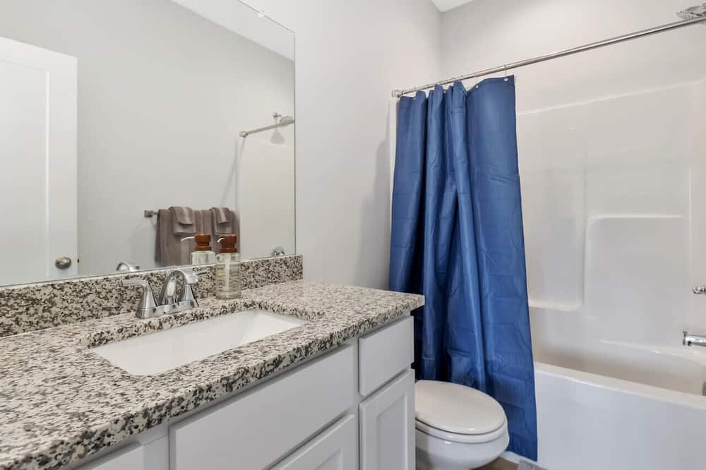 Photo of Bathroom in Bel Aire