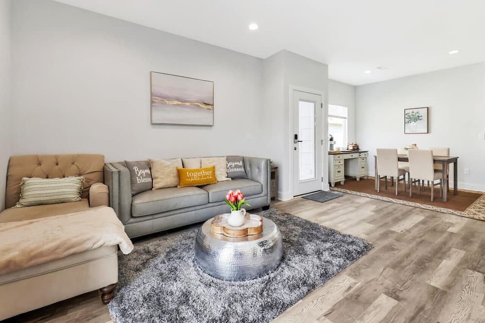Photo of Livingroom in Bel Aire