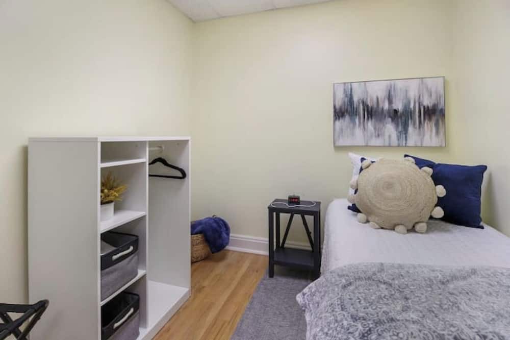 Photo of Bedroom in Parsons