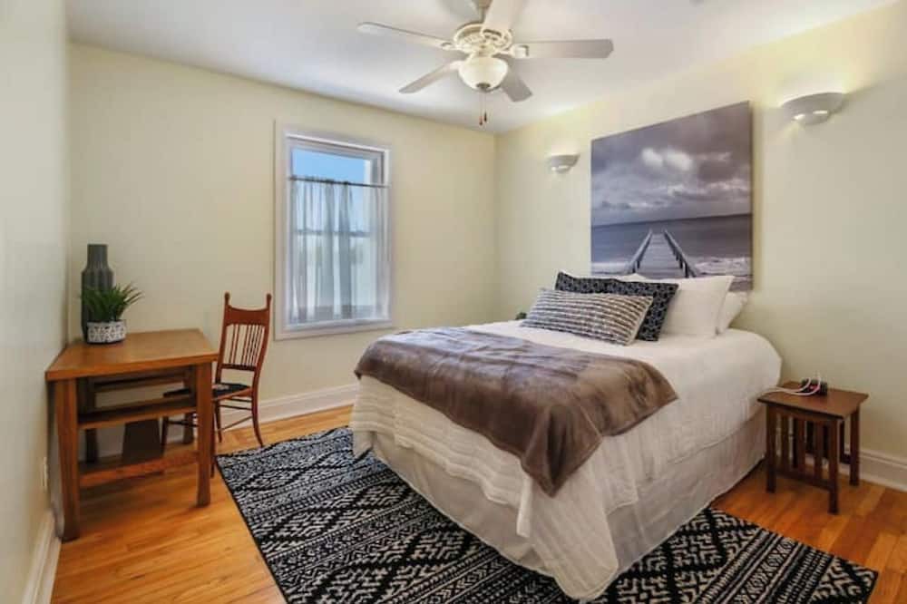Photo of Bedroom in Parsons