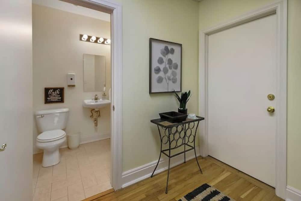 Photo of Bathroom in Parsons