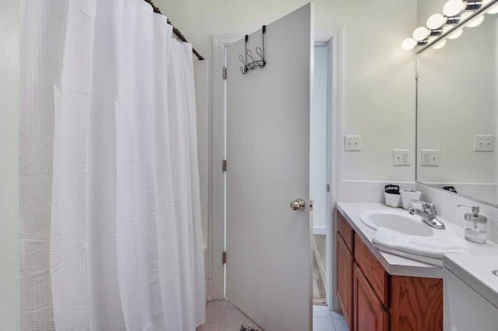Photo of Bathroom in Parsons