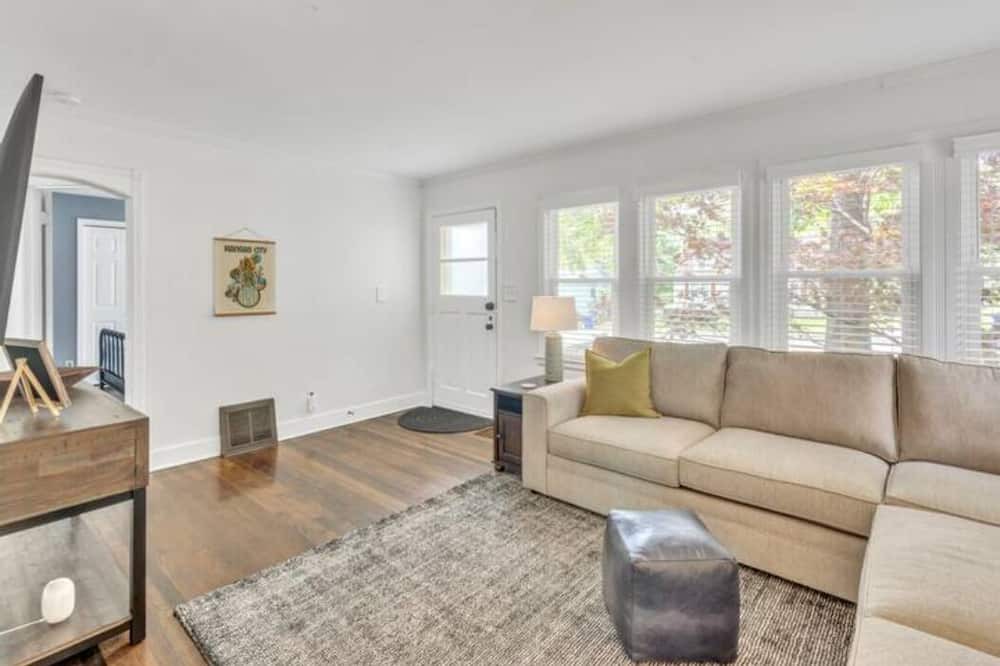Photo of Livingroom in Merriam