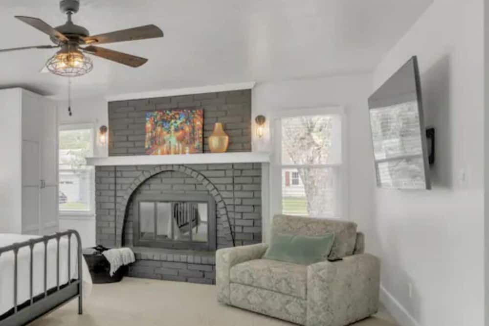 Photo of Livingroom in Merriam