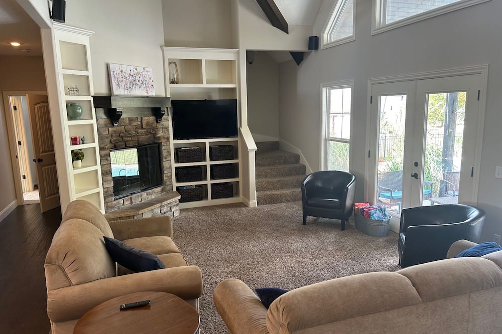 Photo of Livingroom in Crestline