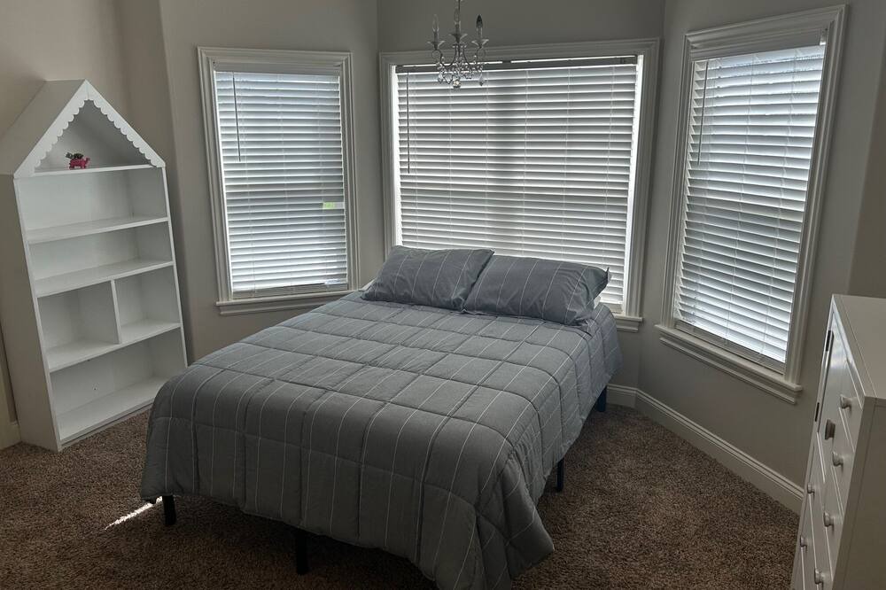 Photo of Bedroom in Crestline