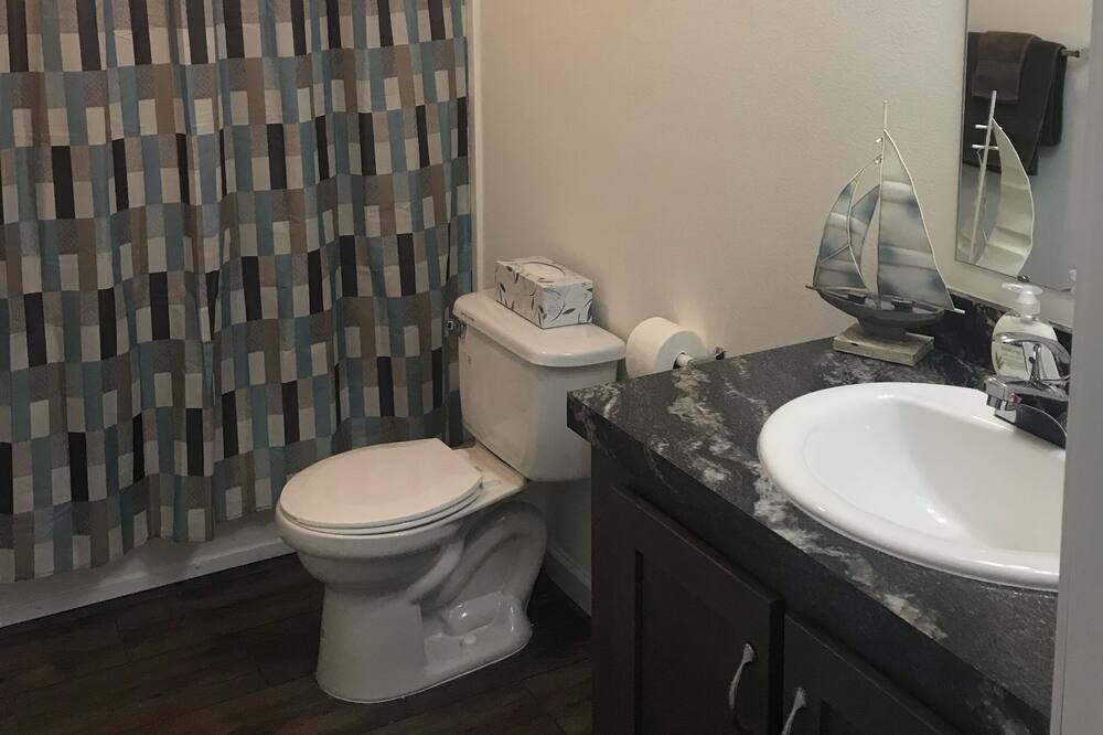 Photo of Bathroom in Lonergan