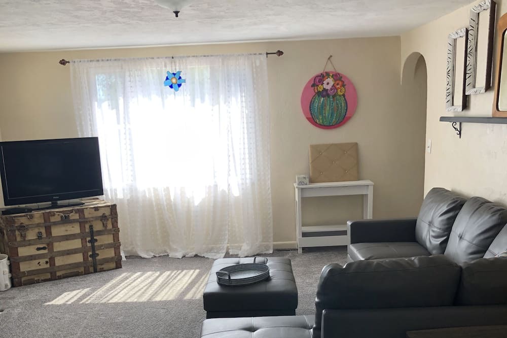 Photo of Bedroom in Saratoga