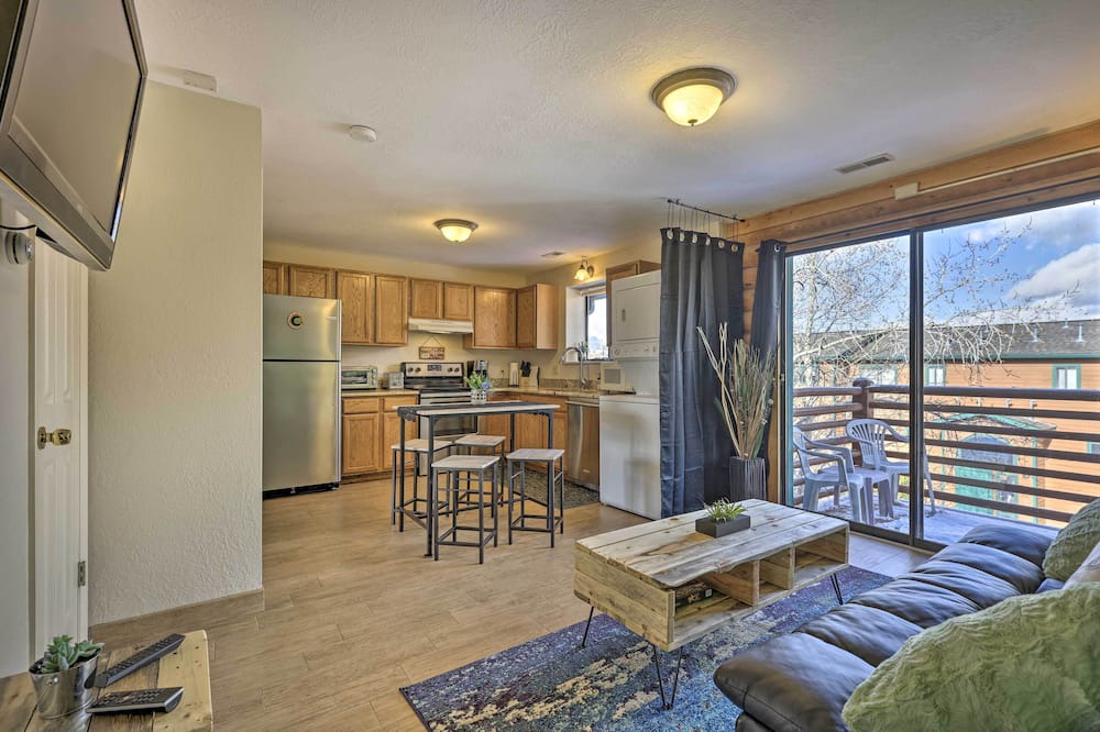 Photo of Livingroom in Summit Cove