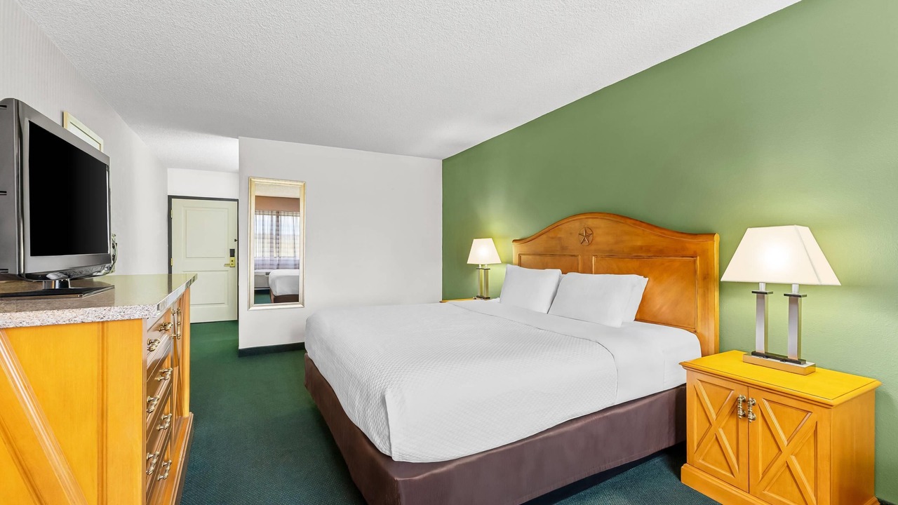 Photo of Bedroom in Evanston