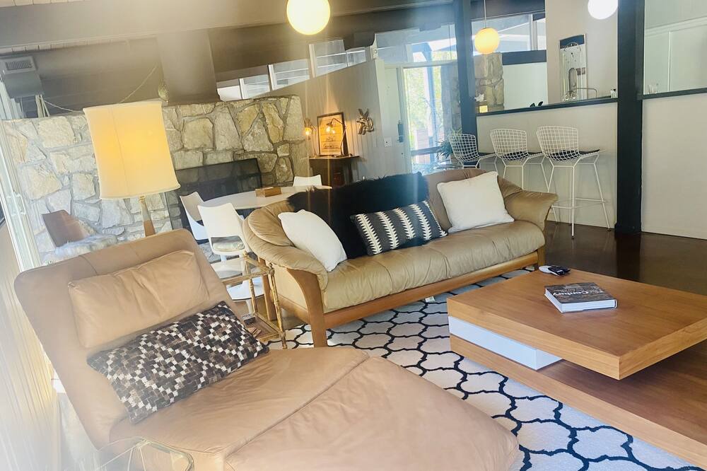 Photo of Livingroom in Leawood