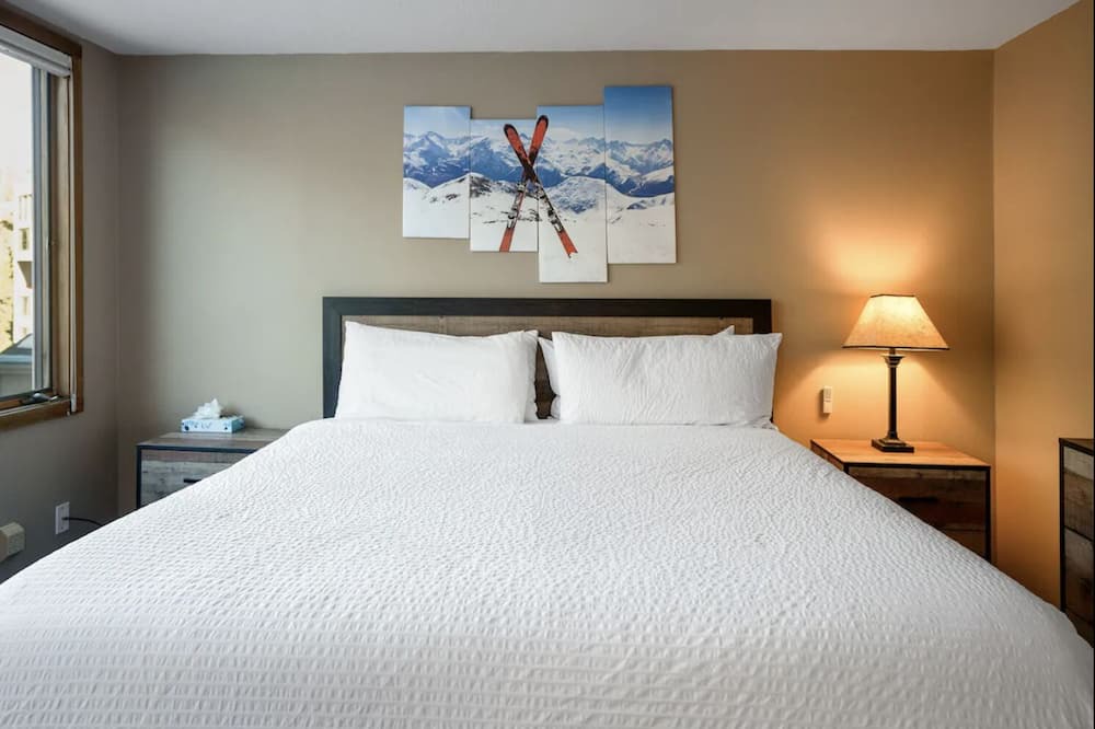 Photo of Bedroom in Lakeside Village