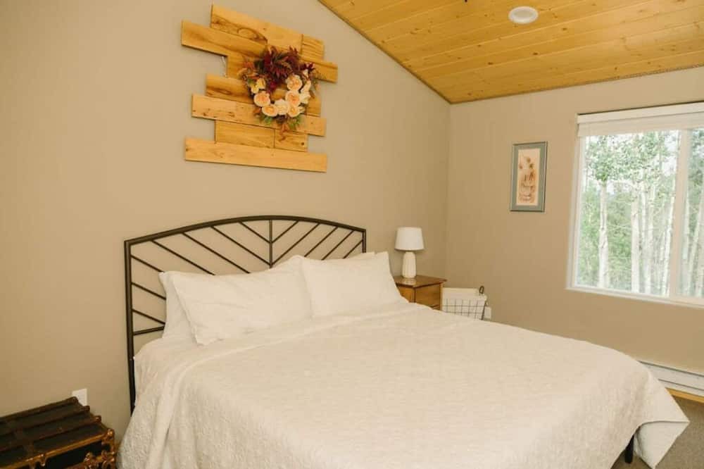 Photo of Bedroom in Woodland Park