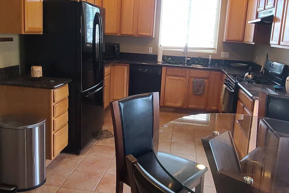 Photo of Kitchen in Elizabeth