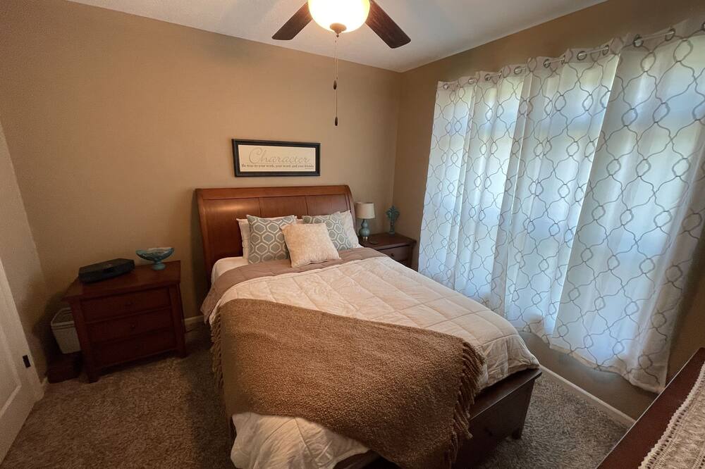 Photo of Bedroom in Lawrence