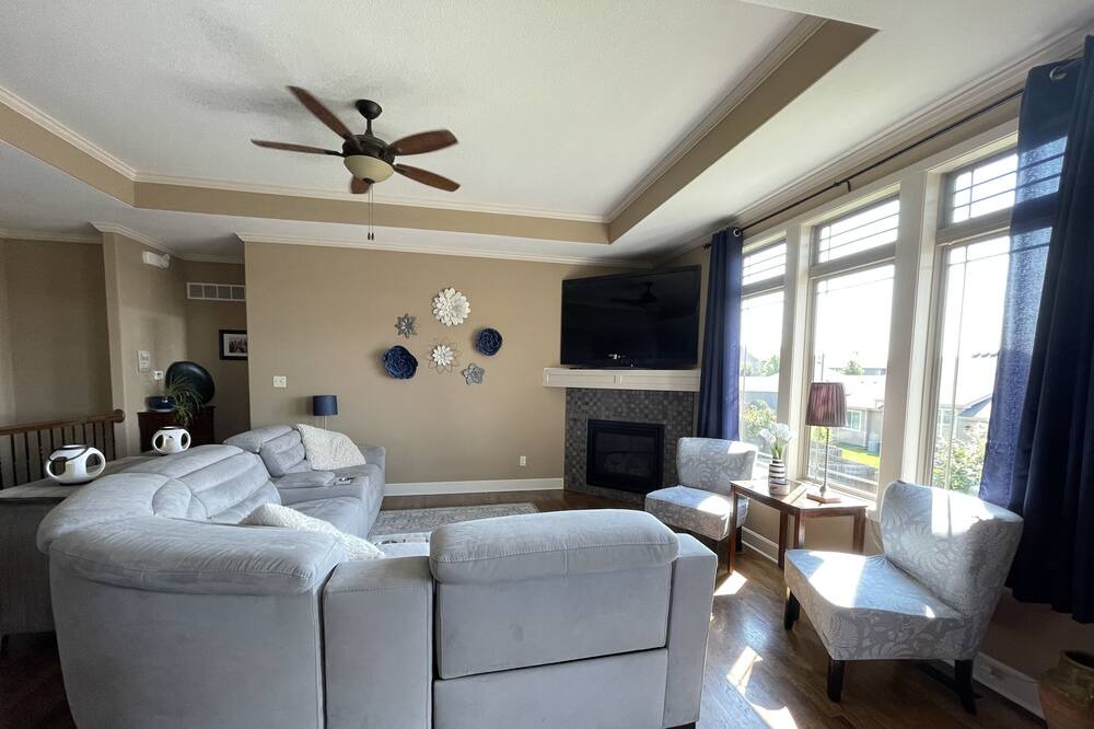 Photo of Livingroom in Lawrence