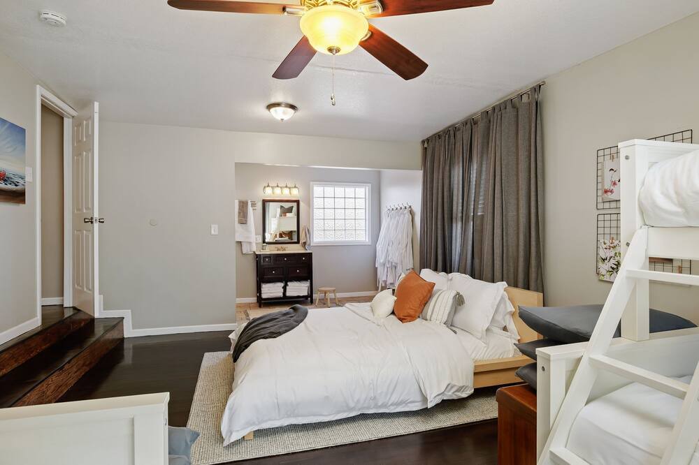 Photo of Bedroom in South Kansas City