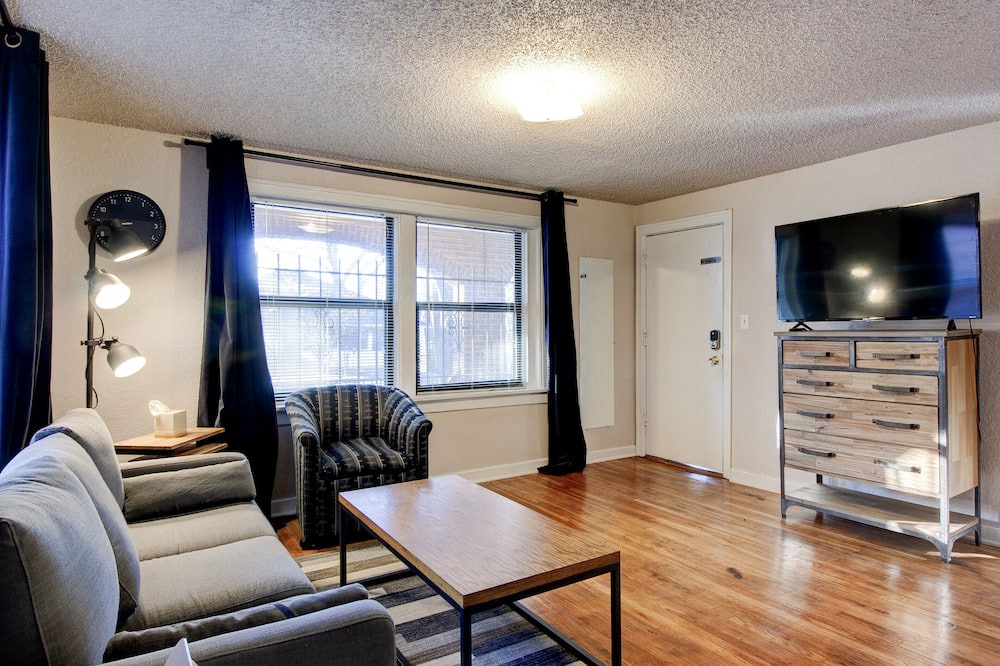 Photo of Livingroom in South Hyde Park