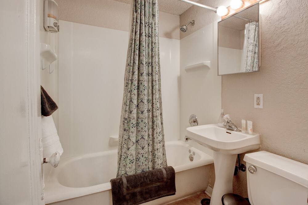 Photo of Bathroom in South Hyde Park