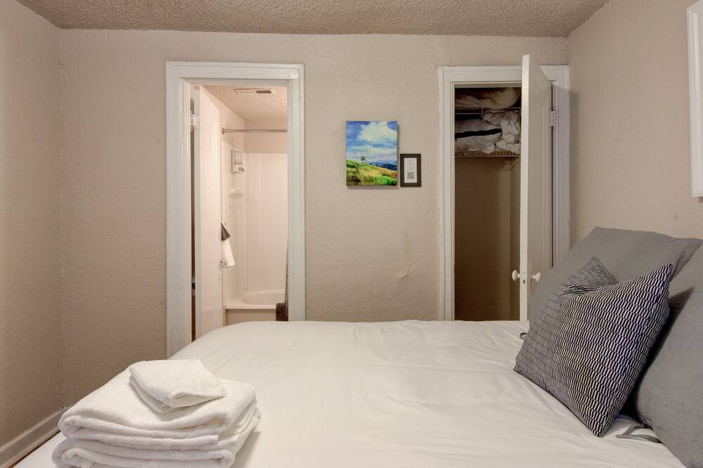 Photo of Bedroom in South Hyde Park