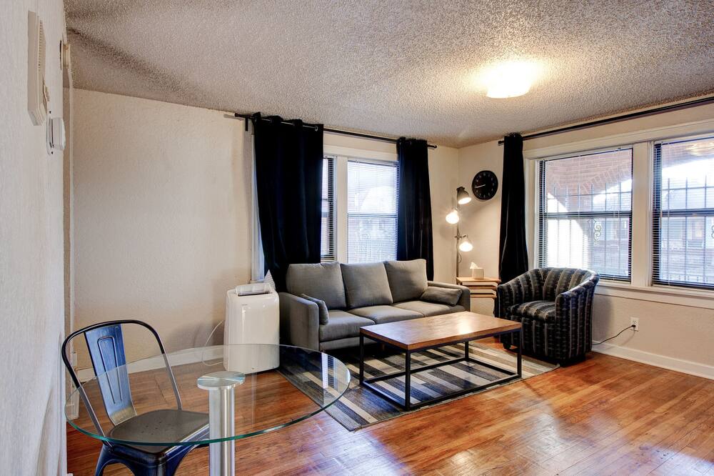 Photo of Livingroom in South Hyde Park