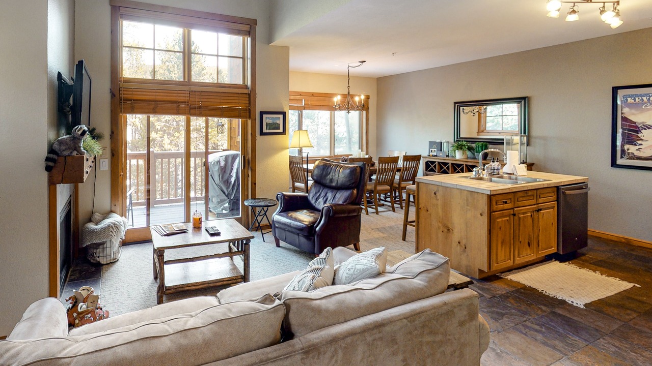 Photo of Livingroom in Lakeside Village