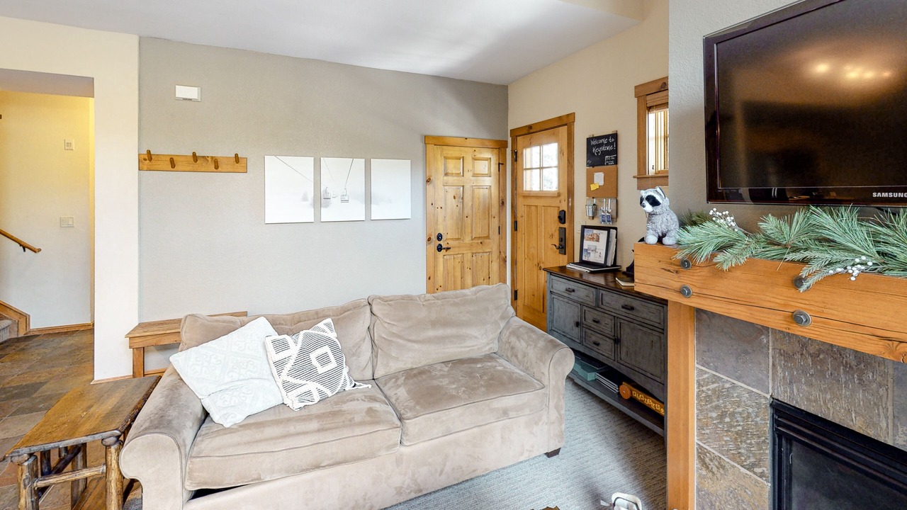 Photo of Livingroom in Lakeside Village