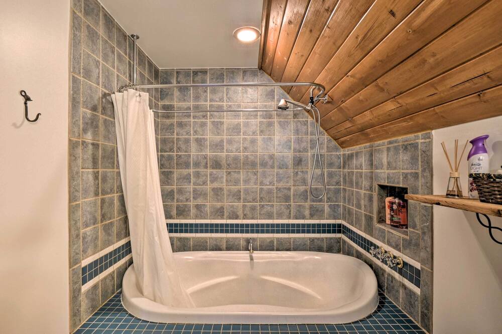 Photo of Bathroom in Sherwood Forest