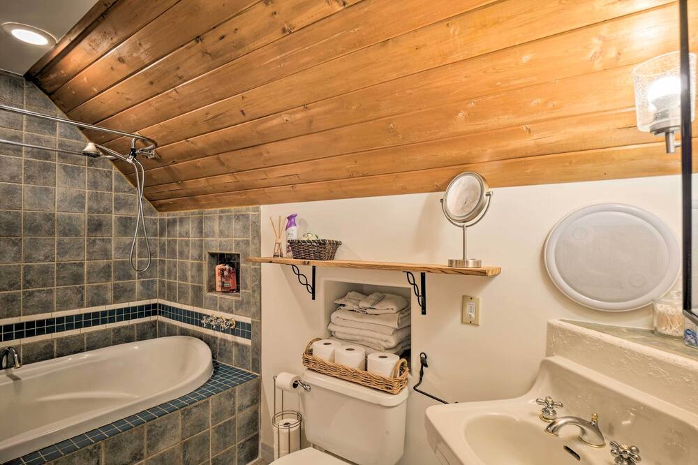 Photo of Bathroom in Sherwood Forest