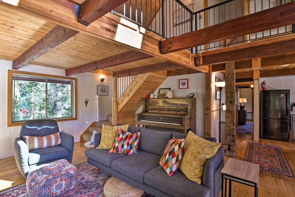 Photo of Livingroom in Sherwood Forest