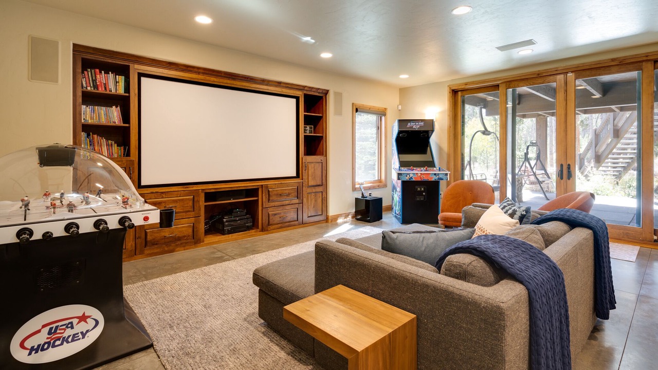 Photo of Livingroom in Warrior's Mark West