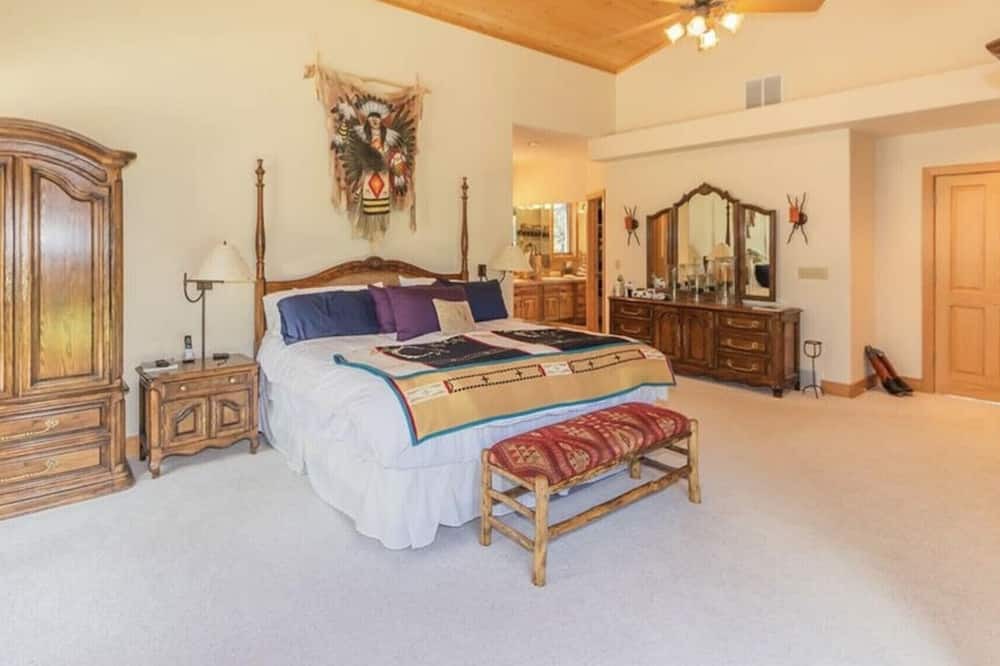 Photo of Bedroom in Lake George