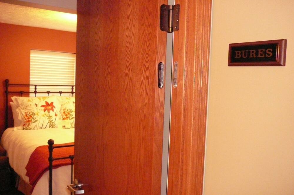 Photo of Bedroom in Holmesville