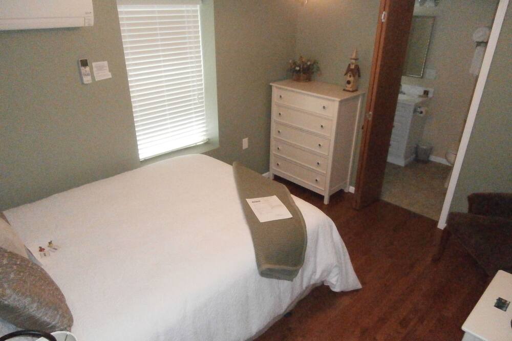 Photo of Bedroom in Holmesville