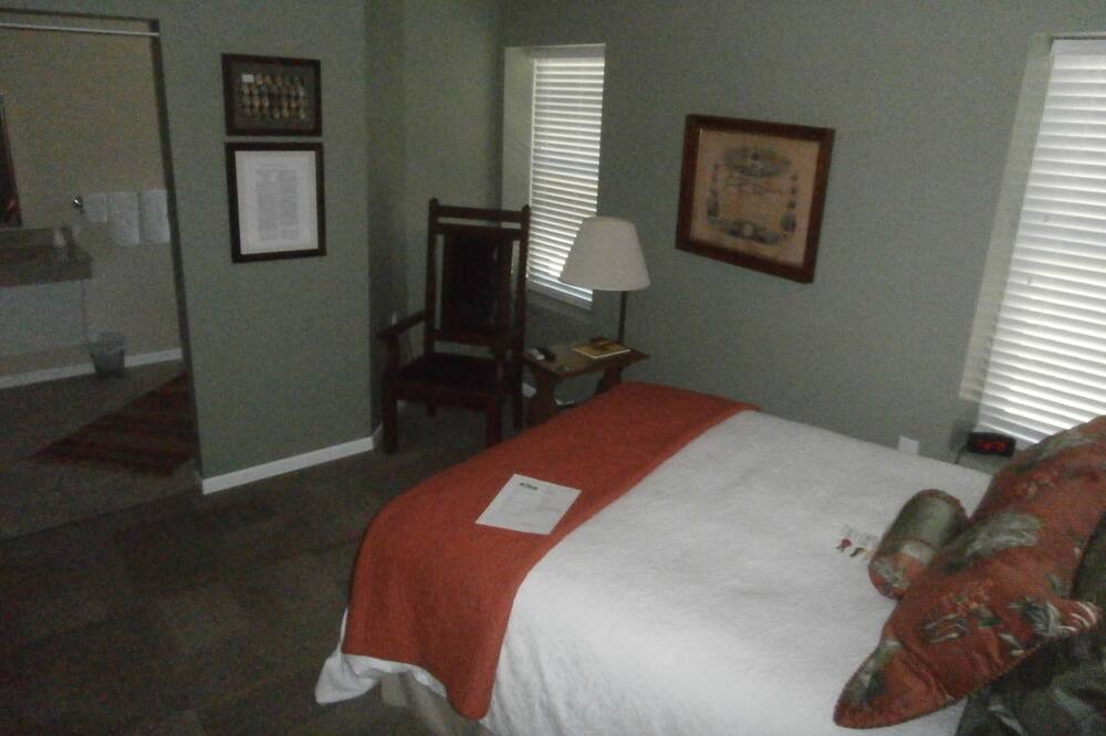 Photo of Bedroom in Holmesville