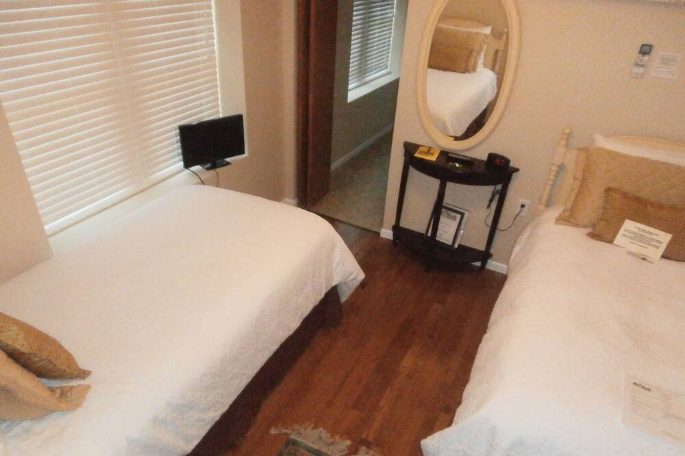 Photo of Bedroom in Holmesville