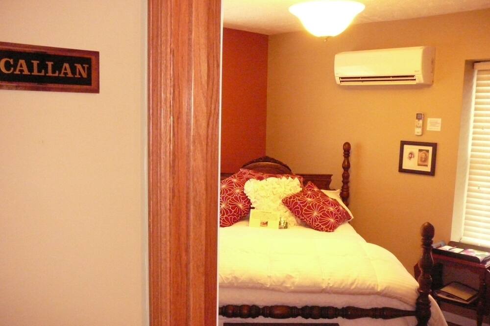 Photo of Bedroom in Holmesville